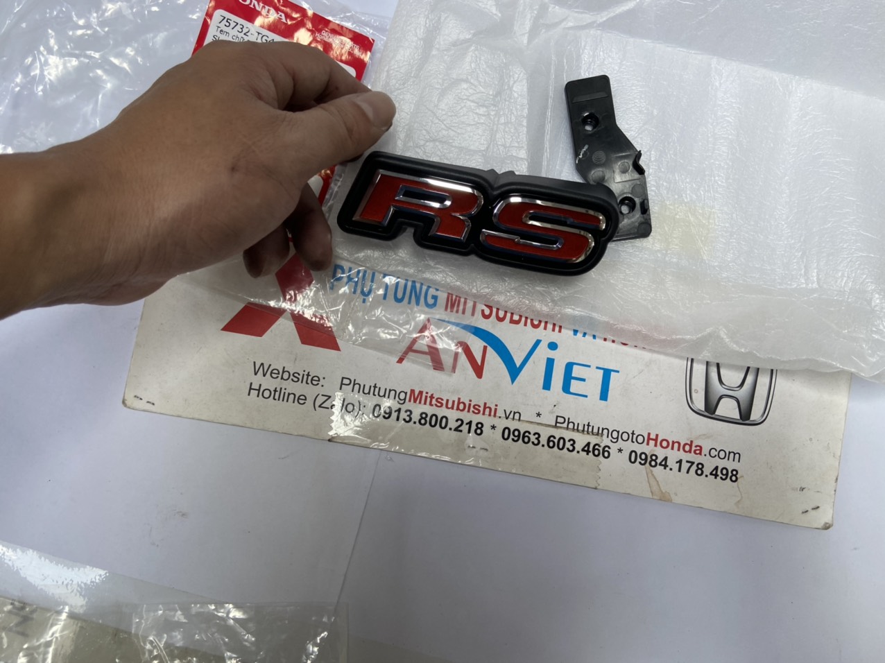 Chữ RS xe Honda Brio